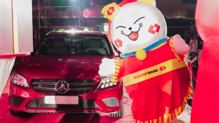 Mở app Techcombank, đón “Mèo Đại "