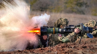 Ukraine vừa tố EU cấp vũ khí "hết hạn", Pháp lại giục Đức cấp siêu tăng Leopard