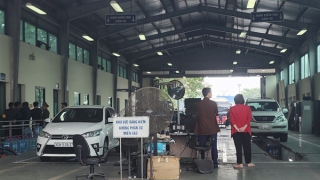 Khám xét nhiều trung tâm đăng kiểm ở Hà Nội