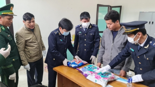 Bắt 8 đối tượng nhập cảnh mang theo gần 6 kg ma túy