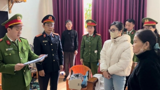 Nữ cán bộ ngân hàng “dựa hơi” sốt đất, chiếm đoạt tiền