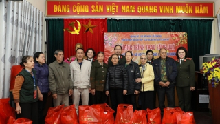 Trao quà Tết cho gia đình cựu thanh niên xung phong có hoàn cảnh khó khăn