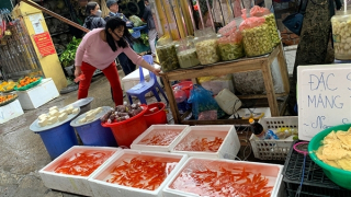 Sôi động thị trường đồ cúng ông Công, ông Táo