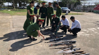 Tiêu hủy hàng trăm vũ khí, vật liệu nổ và công cụ hỗ trợ