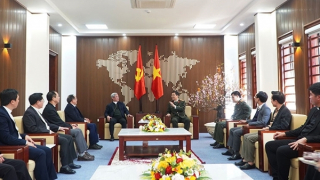 Tòa Giám mục Giáo phận Hà Tĩnh chúc Tết Công an tỉnh