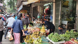 Cận ngày "ông Táo", thị trường đồ lễ giá ổn định