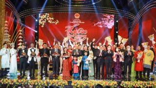 Tăng cường hơn nữa công tác về người Việt Nam ở nước ngoài