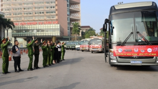 Chuyến xe đưa 300 học viên Học viện CSND về quê đón Tết