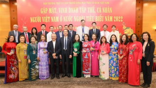 Gặp mặt, vinh danh kiều bào tiêu biểu năm 2022