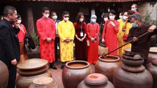 Các đại sứ trải nghiệm Tết cổ truyền Việt Nam tại Làng cổ Đường Lâm