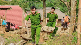 Công an xã – Dấu chân in trên đá