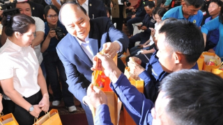 Không để ai không có Tết