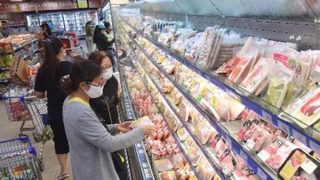 Nhiều mặt hàng Tết giảm giá, sức mua tăng mạnh