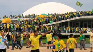 Ai đứng sau hỗn loạn chính trị ở Brazil?