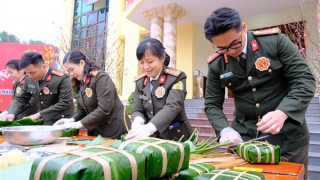 Sôi nổi hội thi gói bánh chưng xanh  ở Cao Bằng