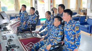 Bài 2: Băng qua biển mưa đến với bộ đội