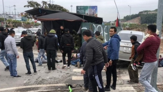 Truy tìm lái xe đâm 5 người đang sưởi ấm trên vỉa hè