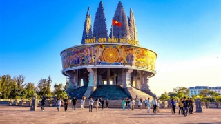 Cơ sở kinh doanh du lịch ở Móng Cái vẫn mở cửa dịp Tết