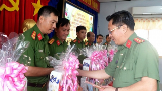 Giám đốc Công an tỉnh An Giang thăm, chúc Tết CBCS Công an vùng biên giới