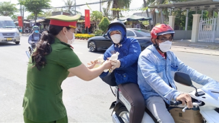 "Trạm dừng chân nghĩa tình" tiếp sức người dân về quê đón Tết