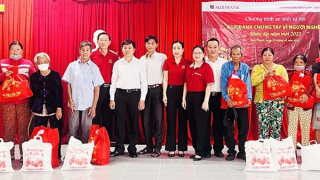 Agribank Chi nhánh Cần Thơ II vui Tết cùng bà con có hoàn cảnh khó khăn