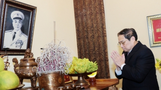 Thủ tướng Phạm Minh Chính dâng hương cố Thủ tướng Phạm Văn Đồng và Đại tướng Võ Nguyên Giáp