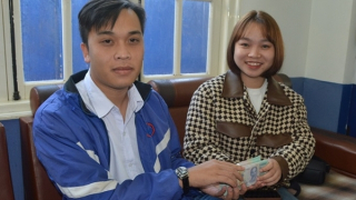 Tài xế taxi trả lại 190 triệu đồng nhặt được cho du khách