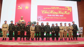 Xúc động "Nhịp cầu hoà bình" kết nối những người lính xa nhà với Tổ quốc