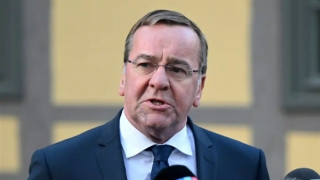 Vừa nhậm chức, Bộ trưởng Quốc phòng Đức vấp ngay sức ép chuyển xe tăng cho Ukraine