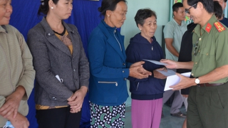 Xuân ấm tình thương với học sinh và bà con nghèo Ninh Thuận