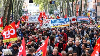 Làn sóng đình công lan rộng, Pháp điều 10.000 cảnh sát đối phó