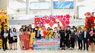 Đón đoàn khách Trung Quốc đầu tiên trở lại Khánh Hòa sau gần ba năm