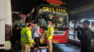 CSGT TP Đà Nẵng xử lý xe khách nhồi nhét vượt tuyến Nam - Bắc