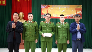 Báo CAND mang Tết ấm đến với người dân nghèo Sơn Trà, Hà Tĩnh