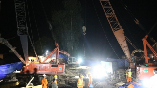 Thi thể bé Hạo Nam đã được đưa lên mặt đất, trở về với gia đình