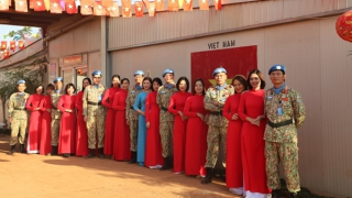 Chiến sĩ mũ nồi xanh đón Tết cổ truyền ở Nam Sudan