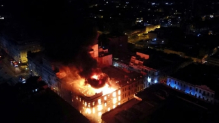 Người biểu tình phá đồn cảnh sát, đòi "tiếp quản" thủ đô Peru