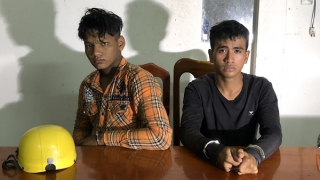 Bắt nhanh 2 đối tượng dùng hung khí chém người