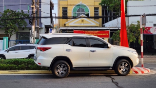 Kịp thời cứu tài xế đột quỵ trong xe 7 chỗ sáng 30 Tết