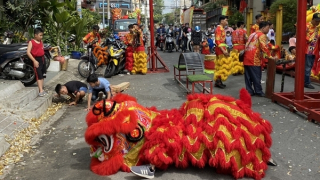 Rộn ràng múa lân ngày mùng 2 Tết