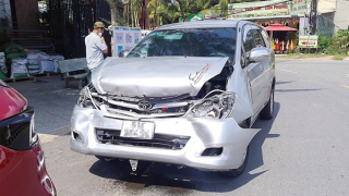 Ô tô tông liên hoàn, cầu Rạch Miễu kẹt cứng