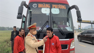 Tổng kiểm tra phương tiện chở khách trên địa bàn tỉnh Hòa Bình