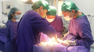 Sự may mắn của người đàn ông bị ngừng tim trong đêm giao thừa