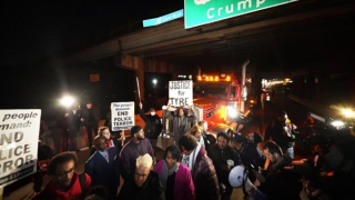 Công bố video gây sốc cảnh sát Mỹ đánh đập dã man người da màu