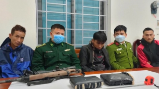 Tìm người thông thạo đường rừng để... vận chuyển ma túy