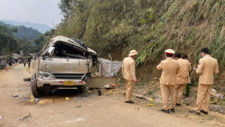 Xe đám cưới mất lái lao xuống ta luy, 7 người thương vong