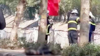 Người phụ nữ 65 tuổi tẩm xăng tự thiêu