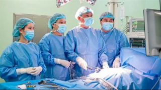 Phẫu thuật cứu bé gái 3 tuổi bị xoắn dạ dày hiếm gặp