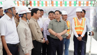Thủ tướng thị sát công trường cầu Mỹ Thuận 2, đôn đốc các dự án cao tốc ĐBSCL