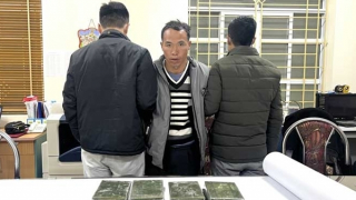 Ém 20 bánh heroin trong ba lô màu đen